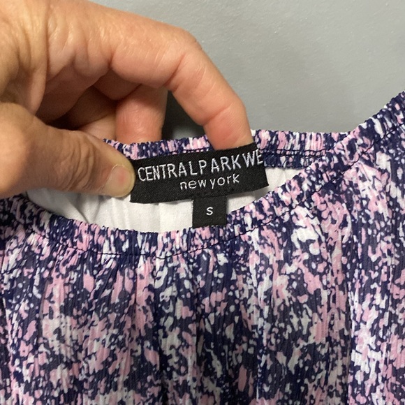 NWT BOHO style top with puffy sleeve on or off shoulder style size small purple - Picture 5 of 5